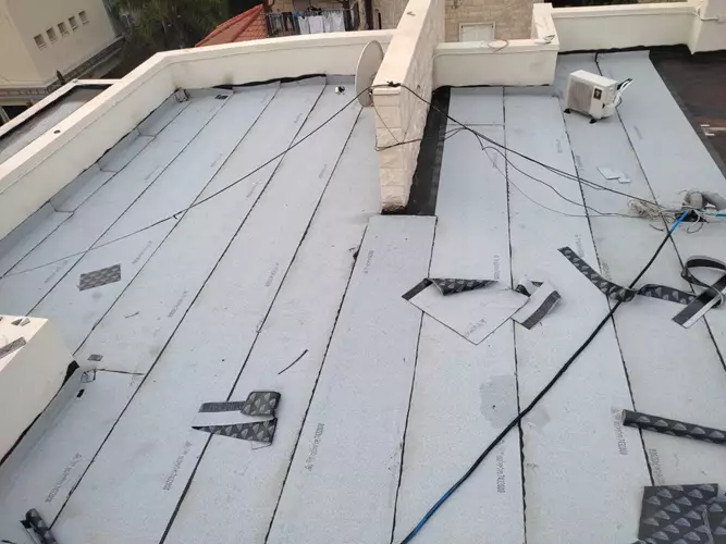 איטום יריעות בגג 2